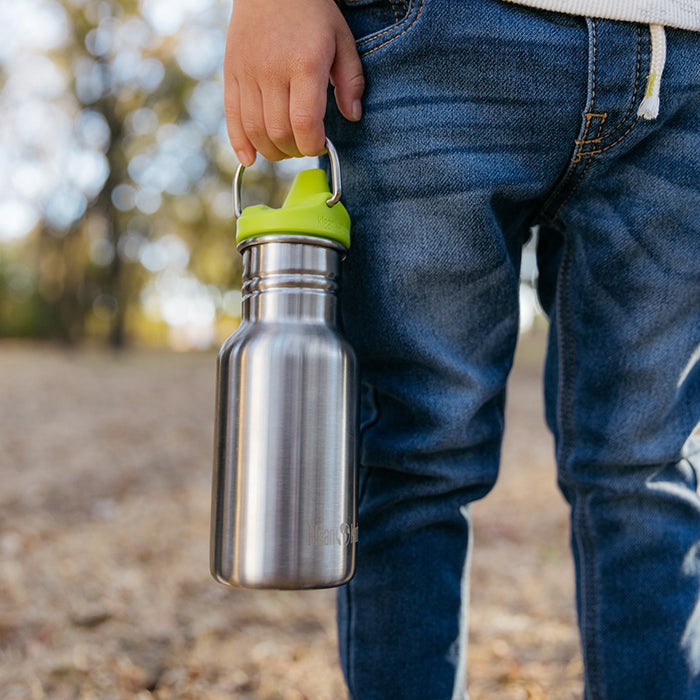 classic-kid-sippy-cap-q2 K12CNSIPPY-BS-kids_sippy_bottle_carry_lifestyle_f9e24b84-a0ae-465d-aad5-3c60c5592b7d.jpg