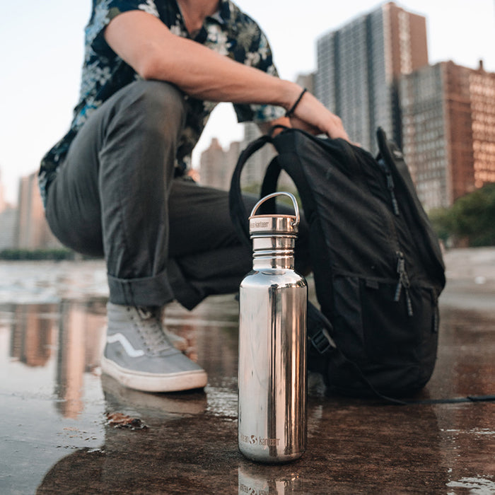 27oz-reflect-with-bamboo-cap-m3 K27SSLRF-MS-BAMBOO_reflect-bottle_city_lifestyle_ff882516-9bd8-49cf-b515-736a0a9c889f.jpg