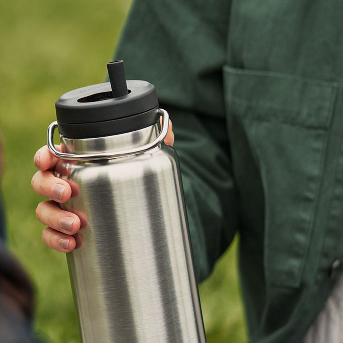 tkwide-twist-cap-with-straw-kit-z1 K32TKWSSL-BS-T-TWIST-32_oz_water_bottle_straw_cap_lifestyle_76e40be3-2488-47fa-afd0-c7d5ba075b15.jpg