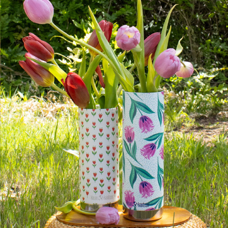 16oz-tkwide-with-cafe-red-tulips-f4 bottles_seasonal_spring_flowers_2_square.jpg